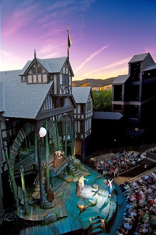The theatre in 2014. Credit: By Amy Richard - Oregon Shakespeare Festival, CC BY-SA 3.0, https://commons.wikimedia.org/w/index.php?curid=31974299