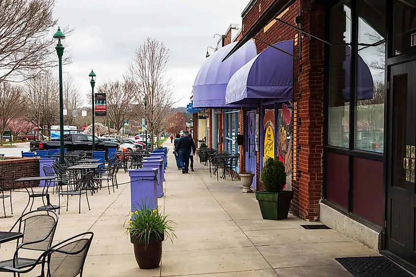 Street in Hendersonville on an early spring day, with stores and eateries open for business, via Nolichuckyjake / Shutterstock.com