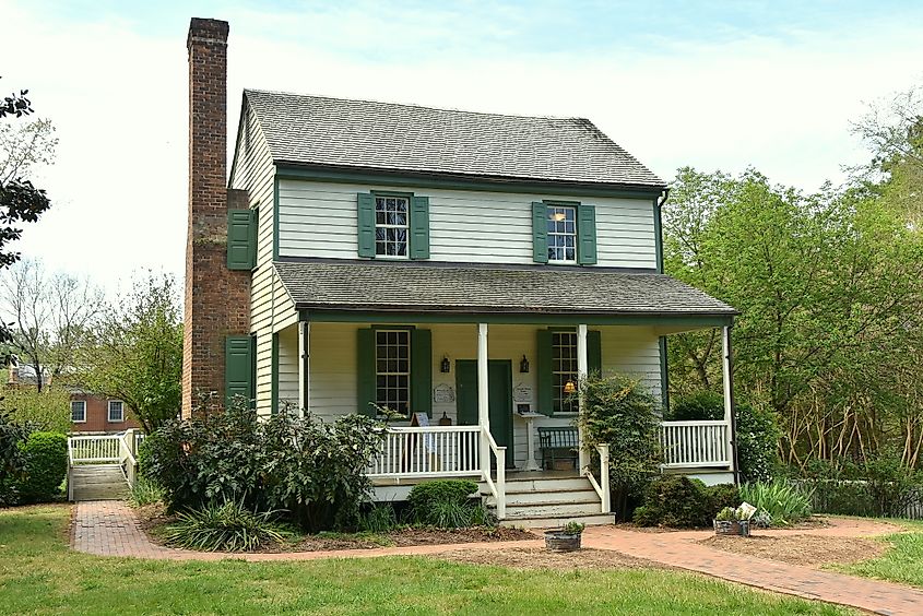 1790 Home of Quaker Alexander Dixon, now the town visitor center