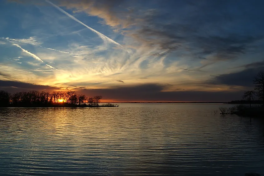 Sunset at Lake Ray Roberts. Credit: Morcup, CC BY-SA 4.0 <https://creativecommons.org/licenses/by-sa/4.0>, via Wikimedia Commons