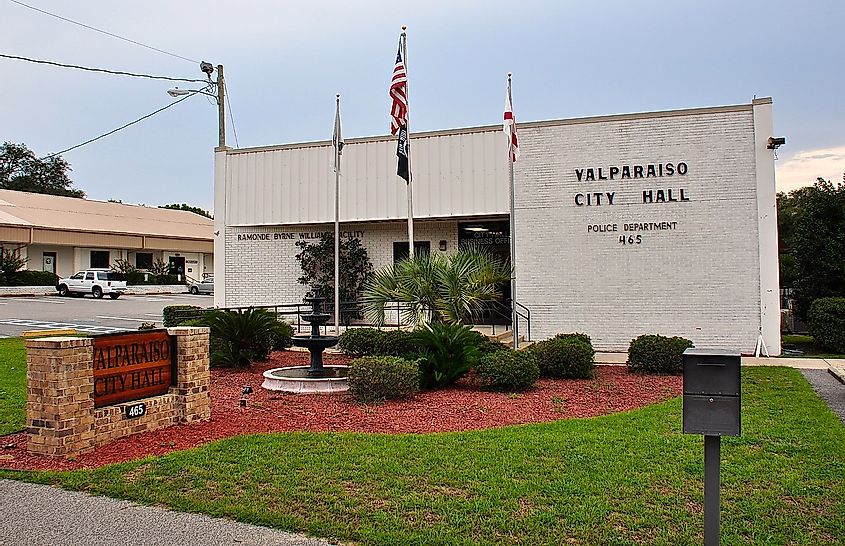 Front view of the building, City Hall of Valparaiso, Florida