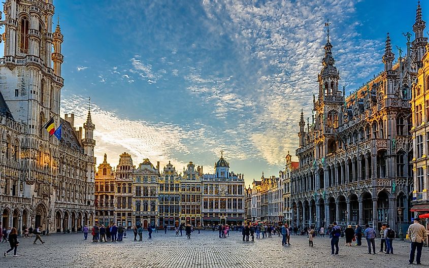 Grand Place (Grote Markt) with Town Hall (Hotel de Ville) and Maison du Roi (King's House or Breadhouse) in Brussels, Belgium.