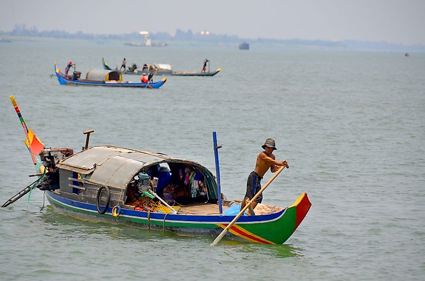 Fishing in Tonle Sap Lake