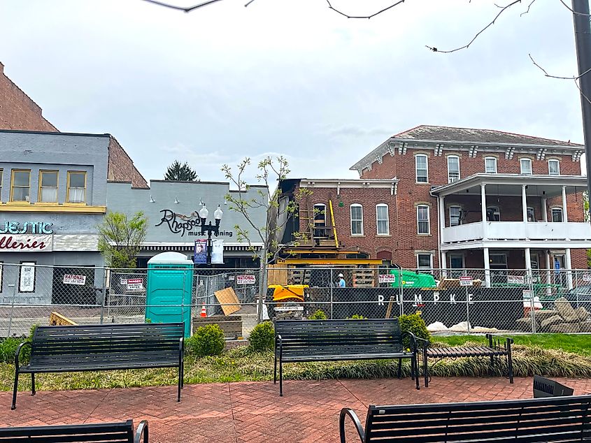 The town square in Nelsonville, Ohio