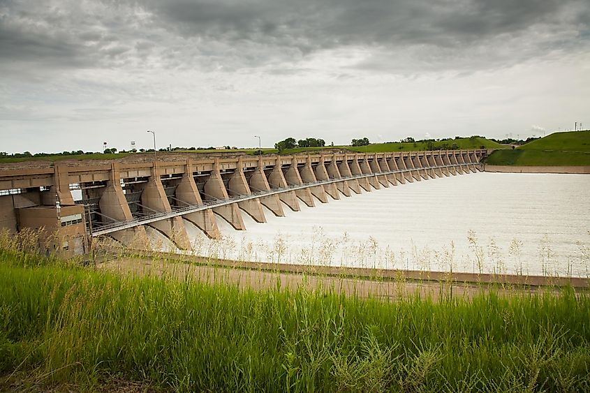 Aerial view of the Garrison Dam, an earth-fill embankment dam on the Missouri River in central North Dakota, USA.