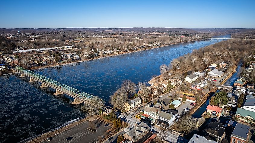 The Lambertville and New Hope towns on either side of the Delaware River.