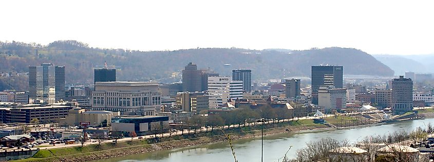 The cityscape of Charleston, West Virginia. Image credit: WeaponizingArchitecture via Wikimedia Commons