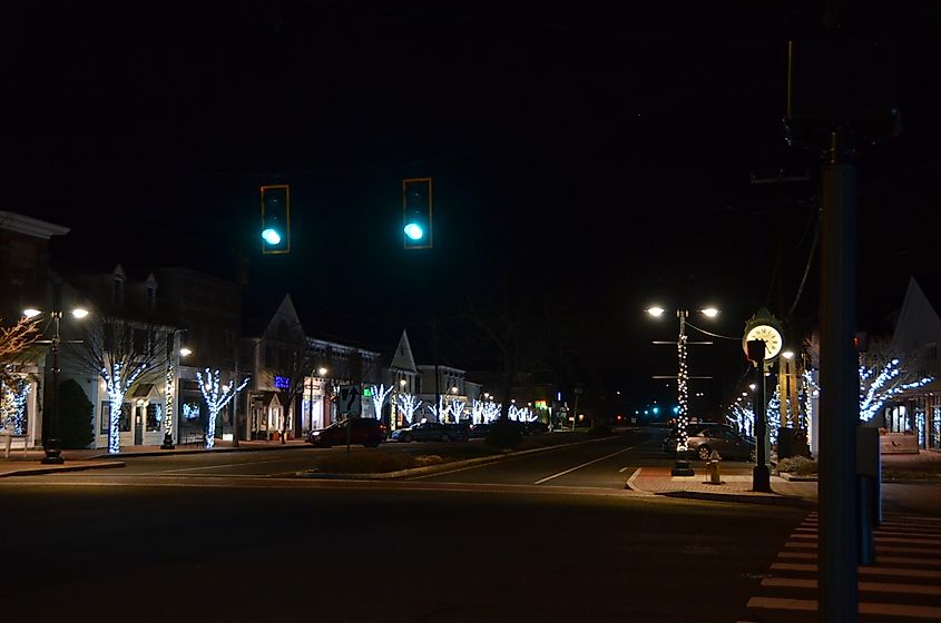 Downtown Madison, Connecticut, at night