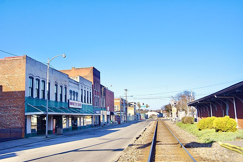 Main Street, Newport, Tennessee (Brian Stansberry, CC BY 4.0 <https://creativecommons.org/licenses/by/4.0>, via Wikimedia Commons)