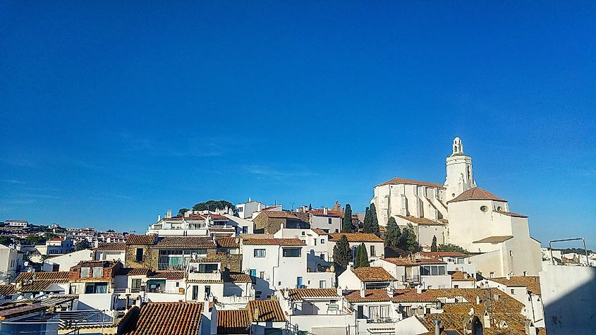Church of Santa Maria de Cadaqués (at right).
