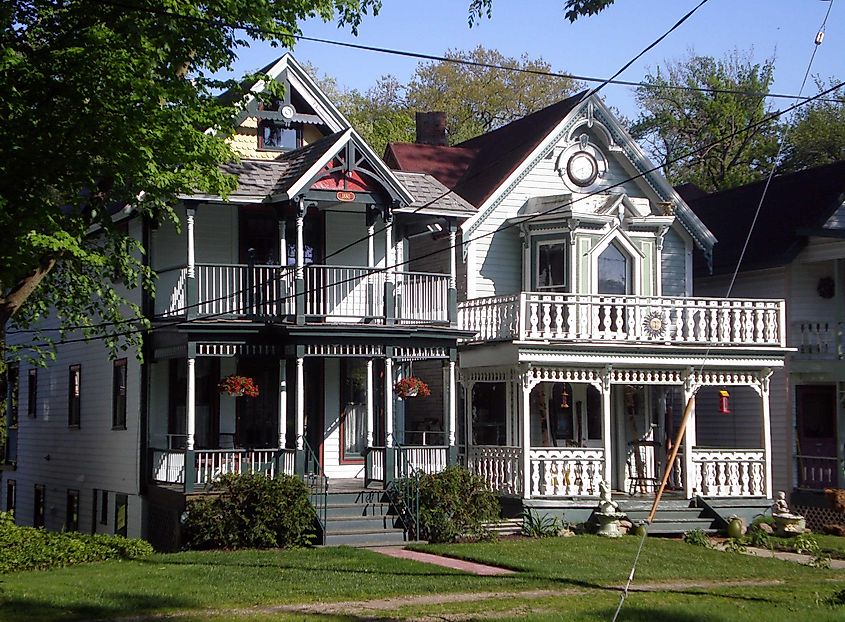 The dominant architectural style in Lily Dale dates from the 1800s, By Plazak - Own work, CC BY-SA 3.0, https://commons.wikimedia.org/w/index.php?curid=28925664