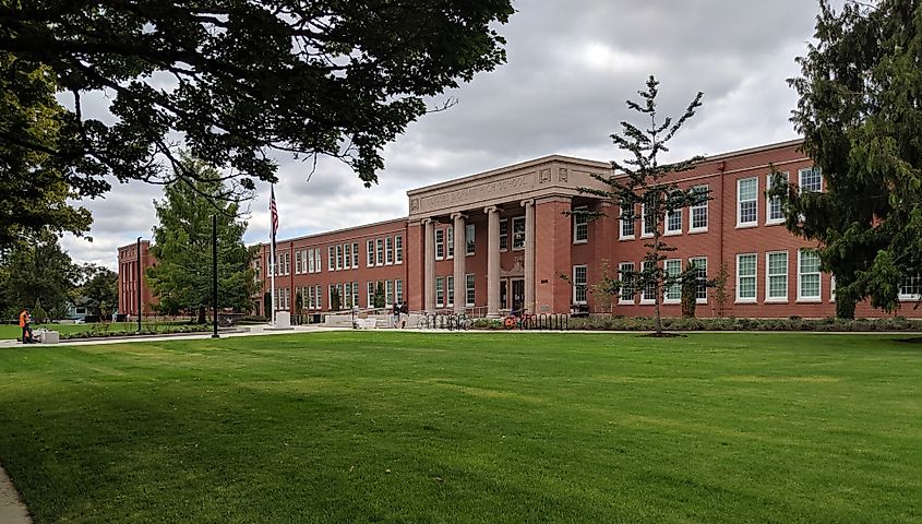 Exterior of U.S. Grant High School in Portland, Oregon 
