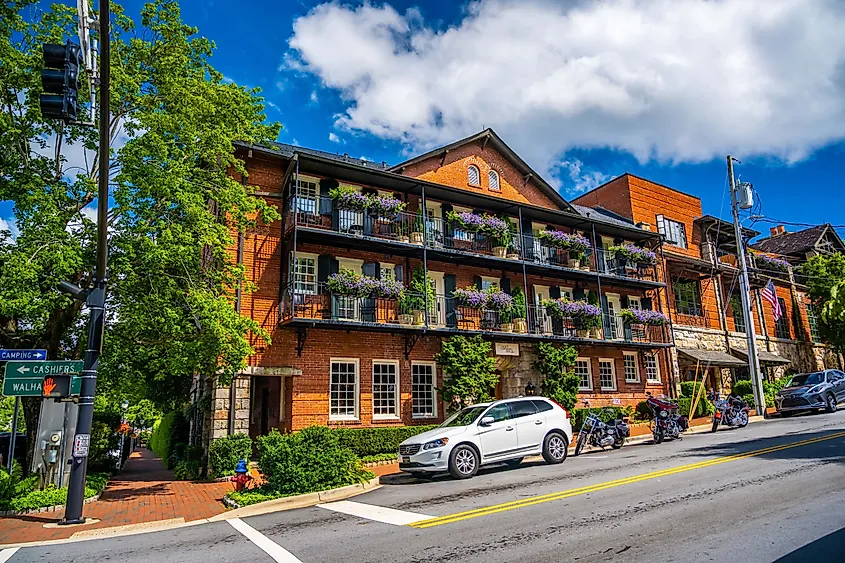 A luxury hotel in Highlands, North Carolina. Image credit: Cavan-Images / Shutterstock.com.