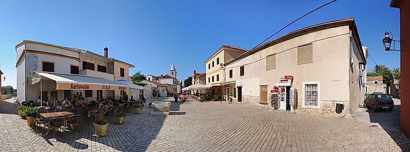 Nin town center.