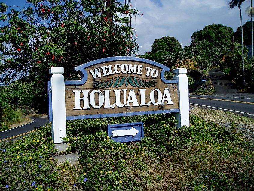 Sign welcoming visitors to Hōlualoa, Big Island, Hawaii