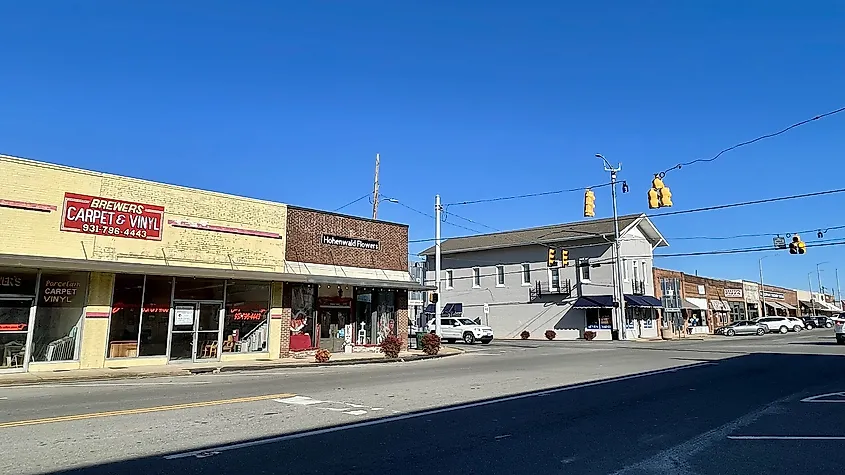  Downtown Hohenwald, Tennessee.