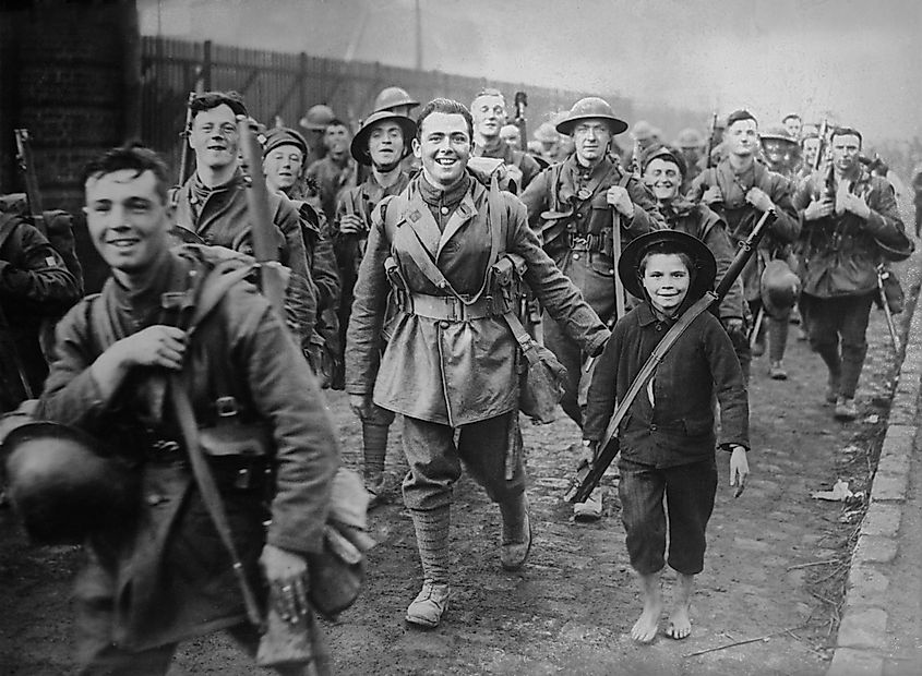  Smiling British soldiers enter Lille, France. Photo was possibly taken in Oct. 1918, when British Forces liberated the town after four years of German Occupation.
