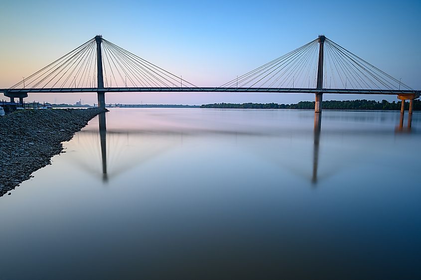 Photo of the Clark Bridge over the Mississippi River in Alton, Illinois.