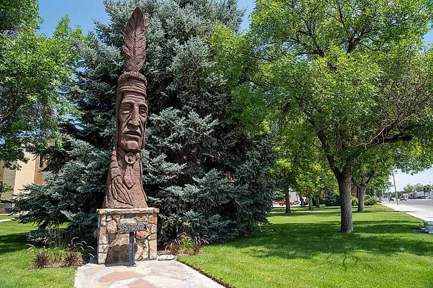 Trail of the Whispering Giants totem statue, by artist Peter Wolf.