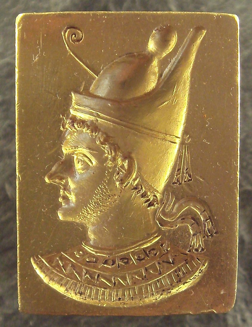 Ring of Ptolemy VI Philometor as Egyptian pharaoh. Louvre Museum.