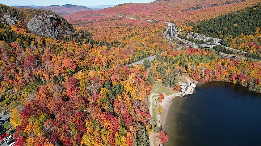 Fall colours in Franconia Notch State Park, New Hampshire, US.