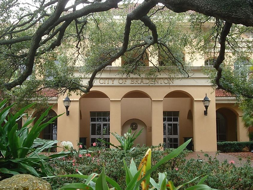 Bradenton City Hall in Bradenton, Florida