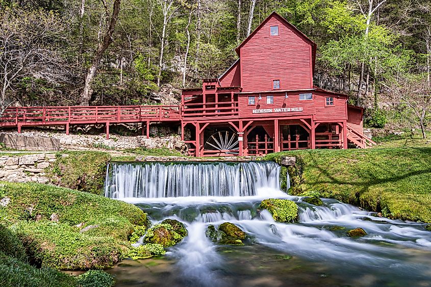 The vibrant Hodgson Water Mill with a spring underneath that runs into the Ozark mountains. Credit: SawardPhotography/ Shutterstock.com