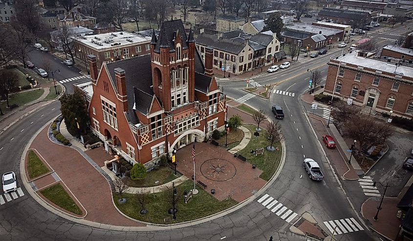 Roundabout near the historic courthouse and Talbot tavern in Bardstown, Kentucky, self-proclaimed as the bourbon capital.