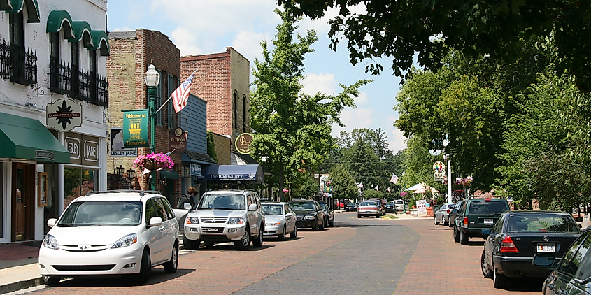 Vacation houses line the shores of Lake Maxinkuckee in Culver, Indiana