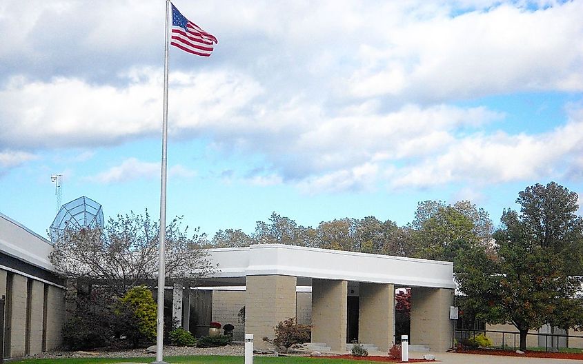 White building in Plains, Pennsylvania with American flag.