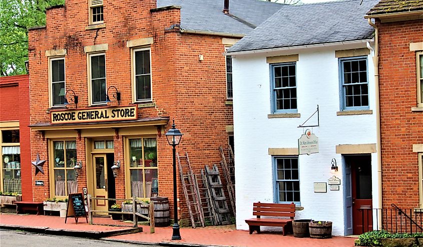 Roscoe Village is a historic Ohio town and landmark built in 1816 in Coshocton, Ohio