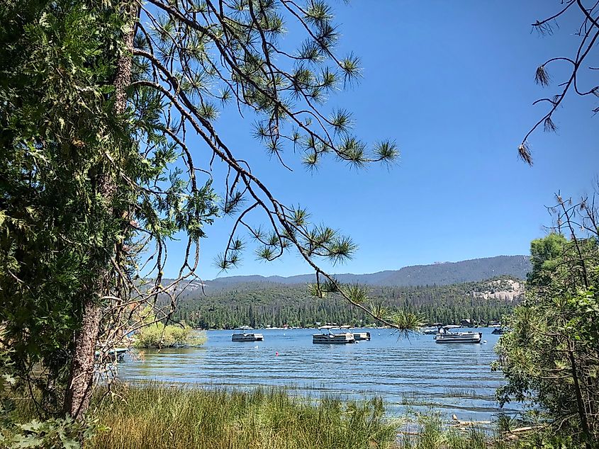 A scenic lakeside view of Bass Lake near Yosemite National Park.