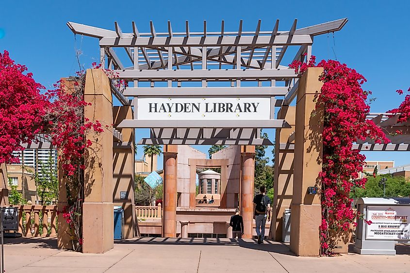Hayden Library on the campus of Arizona State University.