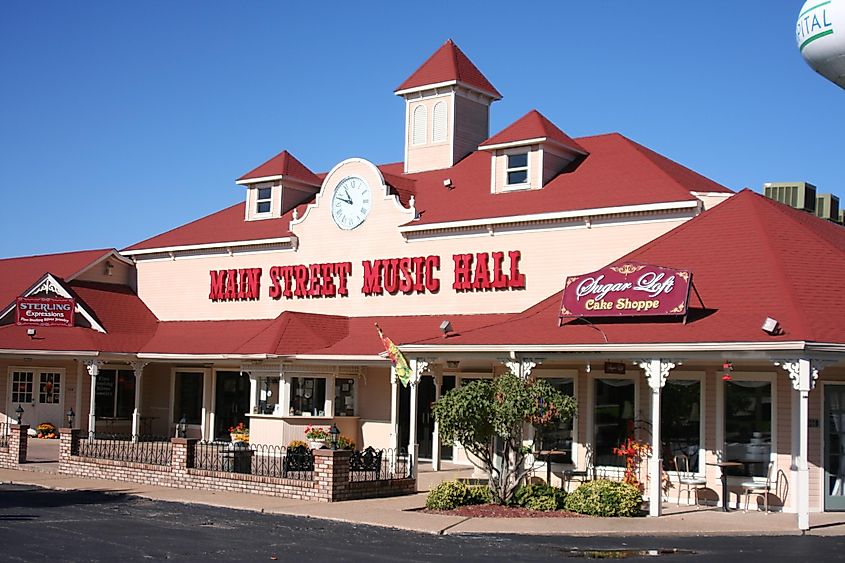 The Main Street Music Hall in Osage Beach, Missouri. By Ben Jacobson, CC BY 2.5, Wikimedia Commons