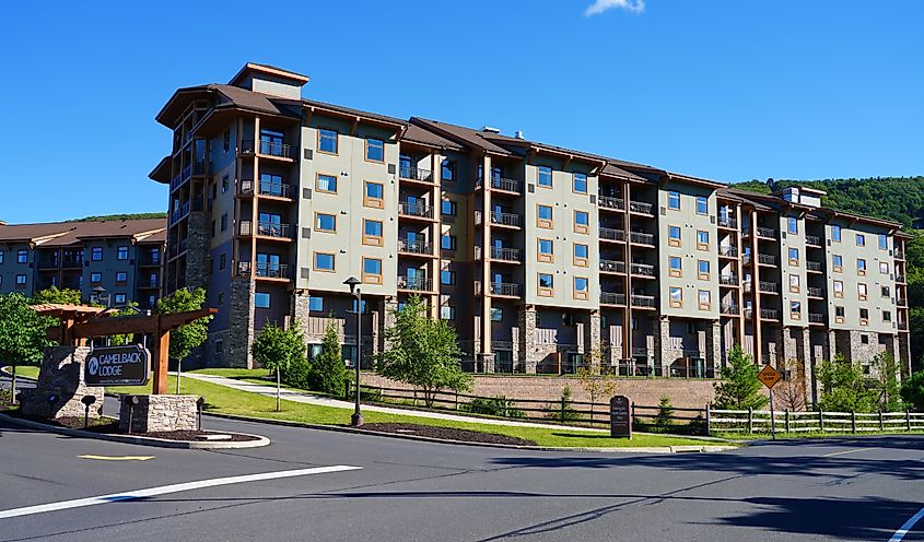 View of the Camelback Mountain Resort, a large ski resort in the Poconos mountains in Pennsylvania, United States. Editorial credit: EQRoy / Shutterstock.com