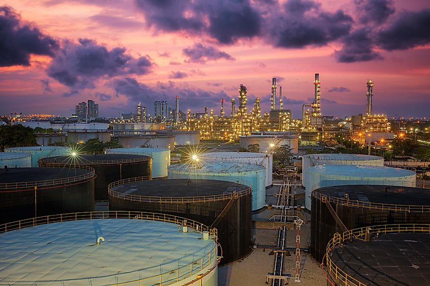 Largest oil refineries by country