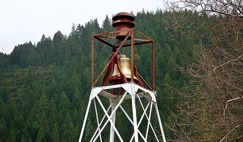 Downieville is a historical gold mining town. The bronze fire bell in the center of the town is a remnant of its history.