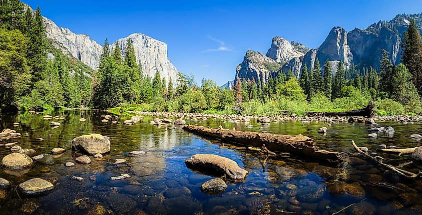 The gorgeous landscaoe of the Yosemite National Park.