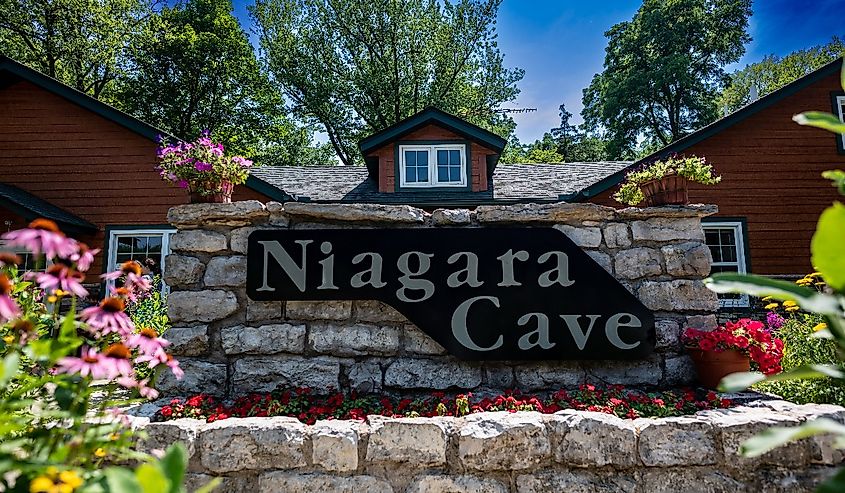 Entrance to Niagara Cave, a privately owned show-attraction.