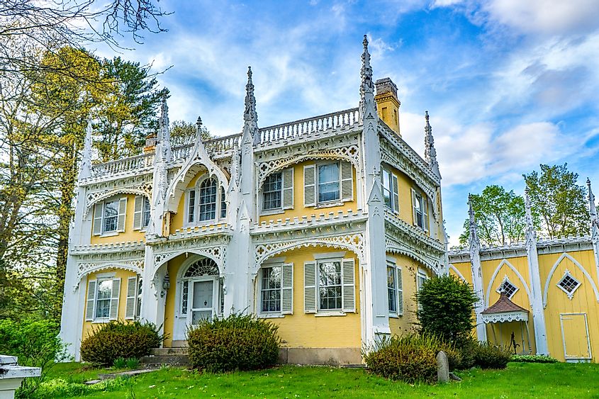 facade of the "wedding cake" house is the most famous house of Maine and is located in Kennebunk.