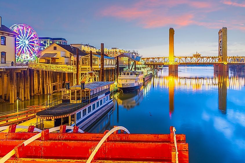 Old town Sacramento city skyline with Tower Bridge