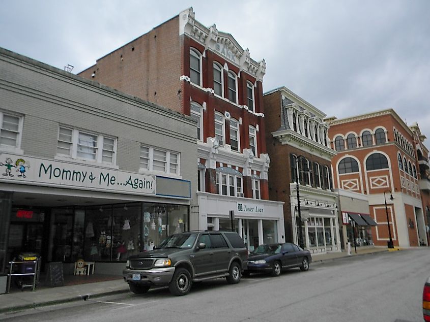 Downtown Washington Historic District, By Jon Roanhaus - Own work, CC BY-SA 3.0, https://commons.wikimedia.org/w/index.php?curid=33796667