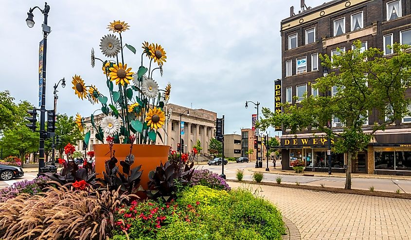 Racine City street view in Wisconsin.