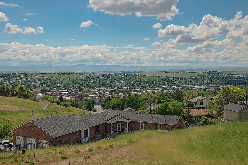 City of Pendlenton Oregon countryside neighborhood landscape and family homes.
