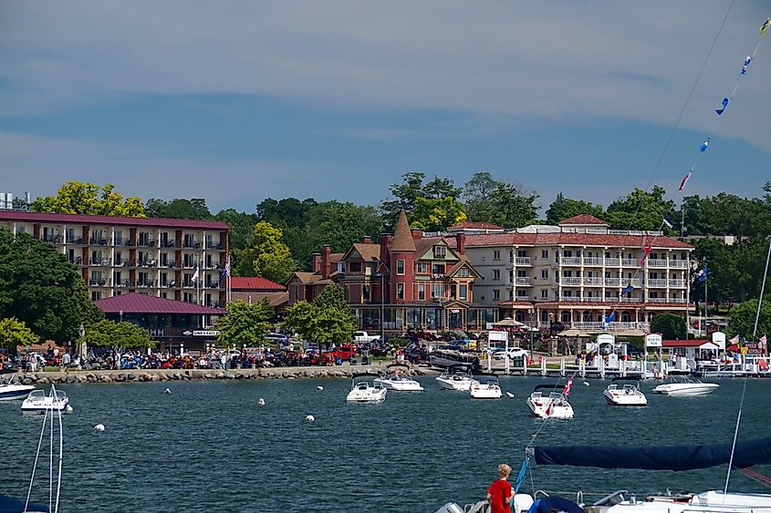 Lakefront hotels in Lake Geneva, via lito_lakwatsero / Shutterstock.com