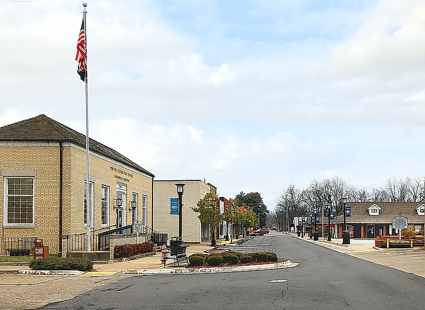 Downtown Dardanelle Arkansas. Editorial credit: By Pastlizard - Own work, CC BY-SA 4.0, https://commons.wikimedia.org/w/index.php?curid=86130465