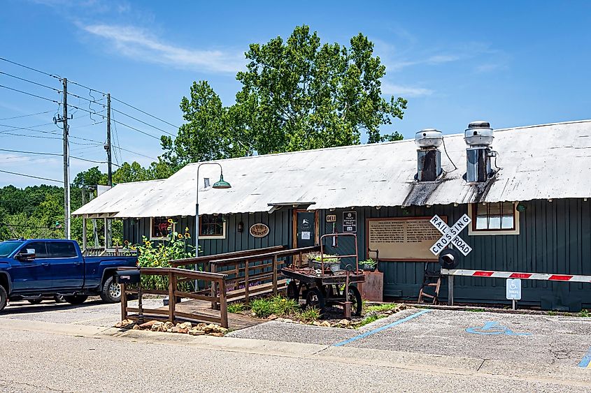 The historic Depot Deli and Grill in Old Town Helena, Alabama. Editorial credit: JNix / Shutterstock.com