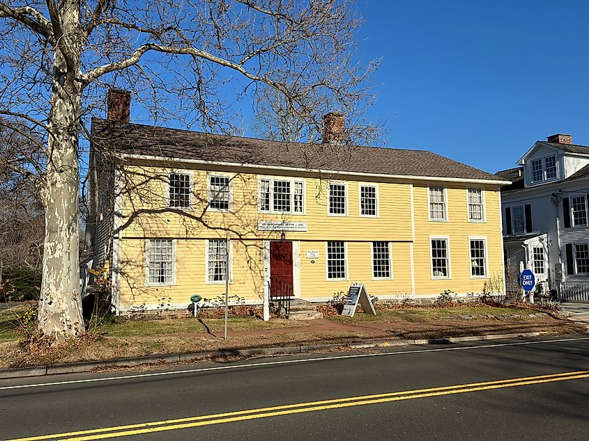Exterior of Allis-Bushnell House c.1785.