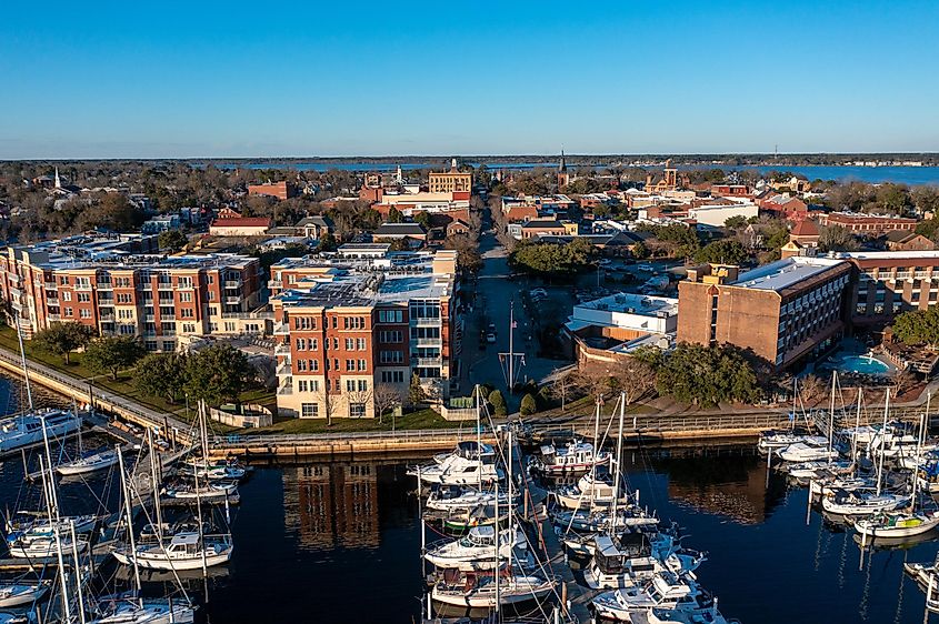 View of downtown New Bern, North Carolina, looking north from the marina. Image credit Kyle Little via iStock.