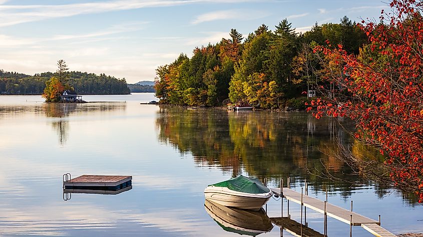 New Hampshire Hebron Newfound Lake Loon Island. Via Shutterstock / Capt'Tom
